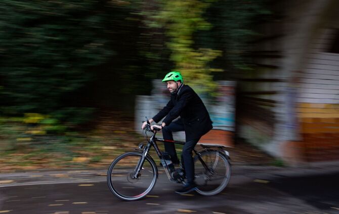 Palmer gibt einen Fahrrad-Tunnel für Pedelecs frei