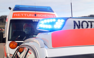 Der 63-Jährige wurde nach dem Unfall schwer verletzt in ein Krankenhaus gebracht (Symbolfoto).