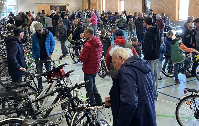 Vor allem zu Beginn ist der Andrang groß, da geht es zu wie bei der Schnäppchenjagd (Archivbild).
