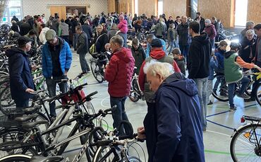 Vor allem zu Beginn ist der Andrang groß, da geht es zu wie bei der Schnäppchenjagd (Archivbild).