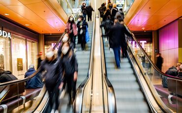 Ein Gerücht bei einem Feueralarm sorgte in einem Einkaufszentrum für Panik. (Symbolbild)
