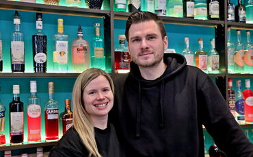 Alexandra Wirth und Florian Purr gehen mit ihrer mobilen Wunschbar individuell auf ihre Kunden ein.