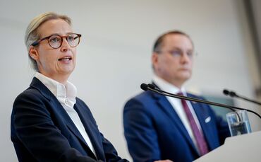 Alice Weidel und Tino Chrupalla stehen gemeinsam an der Spitze der AfD und sind auch Co-Vorsitzende der AfD-Bundestagsfraktion. 