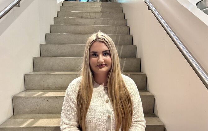 Amelia Bartmann ist Jugendrätin in Stuttgart-Bad Cannstatt und fordert einen neuen Kurs, wenn es um Kommunikation zwischen Polit