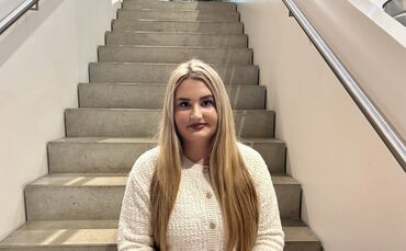 Amelia Bartmann ist Jugendrätin in Stuttgart-Bad Cannstatt und fordert einen neuen Kurs, wenn es um Kommunikation zwischen Polit