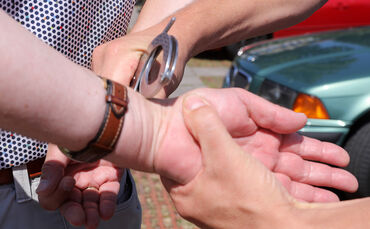 Ein 16-Jähriger wurde von der Polizei in Gewahrsam genommen. (Symbolfoto)