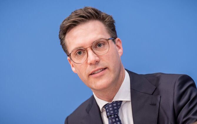 Schadet ein etwa acht Jahre altes Interview dem CDU-Spitzenkandidaten Manuel Hagel vor der Landtagswahl in Baden-Württemberg? (A