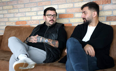 Die Achtwerk-Macher Timucin Kul (links) und Ugur Düzgün.