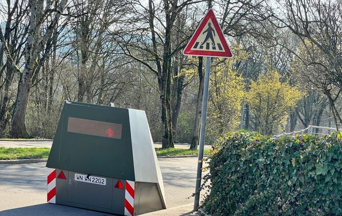 Ein Anwohner beschwerte sich darüber, dass der Blitzer zu nah an der Straßeneinmündung steht. Das Foto wurde aus der Einmündung