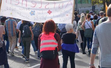 "Baden-Württemberg steht auf" mobilisiert seit Jahren zu Demos in Stuttgart und dem Umland. Dabei fallen immer wieder Bezüge zur