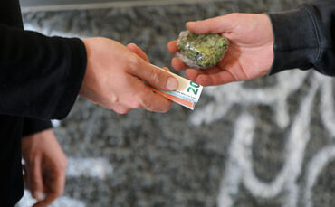 Die vier Männer sollen in einer Gaststätte in Backnang mit Drogen gedealt haben (Symbolfoto).