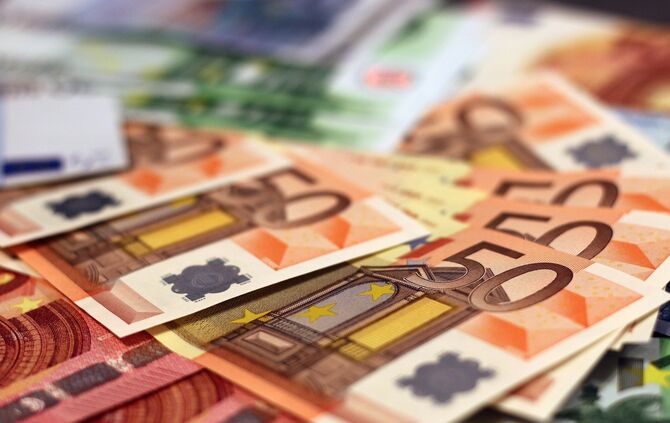 50 Euro Scheine, 100 Euro Scheine