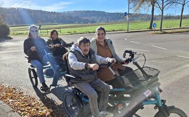 Mit dem neuen „Fun2Go“ Parallel-Tandem haben Menschen mit Behinderung die Möglichkeit, zusammen mit einem Mitarbeitenden die Sta