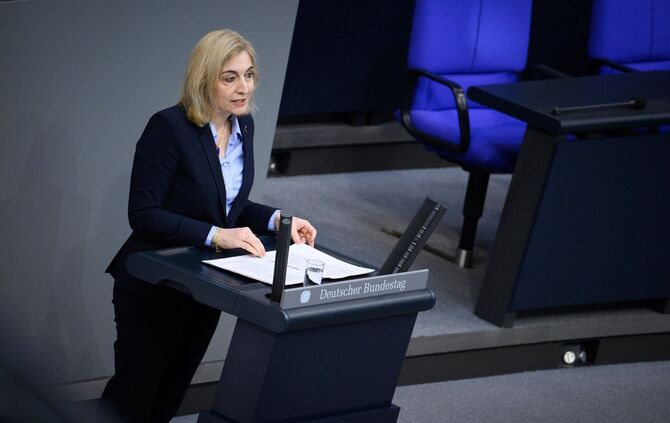 Das Gesetz von Gesundheitsministerin Nina Warken soll eine flexiblere Umsetzung vor Ort ermöglichen.