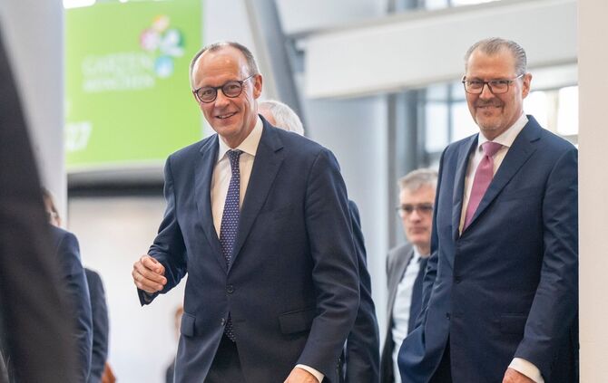 Bundeskanzler Friedrich Merz blieb nach dem Spitzengespräch mit der Wirtschaft in Sachen Tankrabatt zurückhaltend.