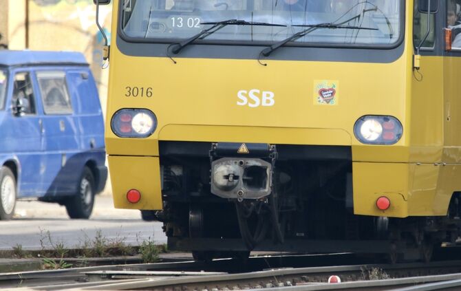 Am Freitagabend kommt es aufgrund einer Demonstration zu Fahrplanänderungen bei Bus und Bahn (Symbolfoto).