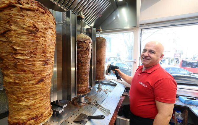 Ibrahim Siringül betreibt das Antep Kebaphaus in der Heinrich-Küderli-Straße seit fünf Jahren.