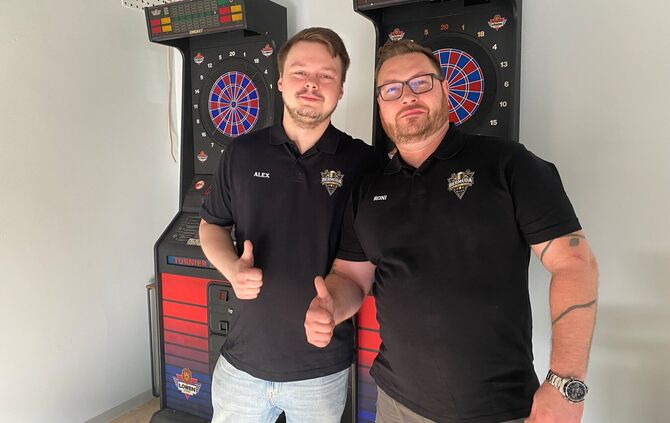 Inhaber Alexander Strobel (links) und Mitarbeiter Ronald Papai.