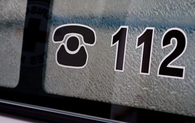 Sanitäter brachten den Jungen in eine Klinik. (Symbolbild)