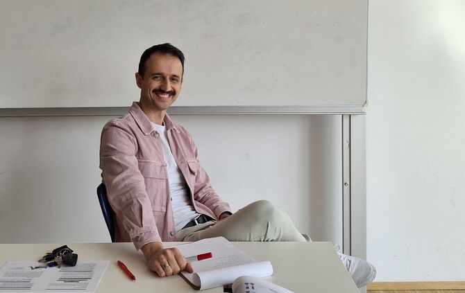 Der 39‑jährige Bedirhan Bedir wohnt seit sieben Jahren in Waiblingen. Neben seinem Lehrerberuf erfüllt ihn auch die Schauspieler