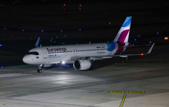 Eurowings-Evakuierungsflieger kommt am Flughafen Köln Bonn an