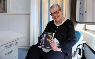Auch wenn sich die Gedanken um Mord drehen, muss man kein schwarzes Gemüt haben: Simone Dorra, Krimiautorin aus Welzheim, stellt