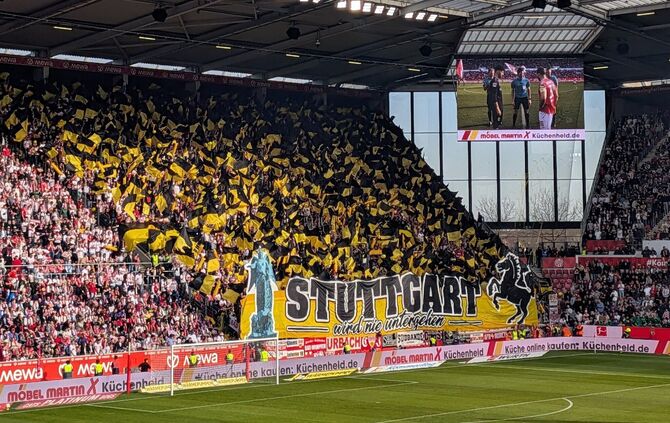 Die Choreo der VfB-Fans in Mainz.