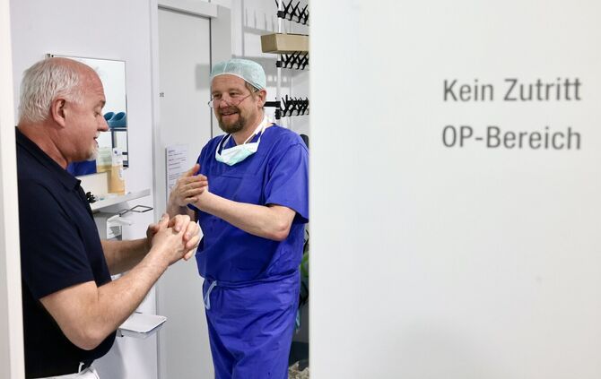 Der Orthopäde Dr. Matthias Müller-Eißfeldt (links) und sein Praxiskollege Priv. Doz. Dr. Jens Mayer, Chirurg und Proktologe, im