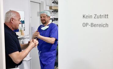Der Orthopäde Dr. Matthias Müller-Eißfeldt (links) und sein Praxiskollege Priv. Doz. Dr. Jens Mayer, Chirurg und Proktologe, im 