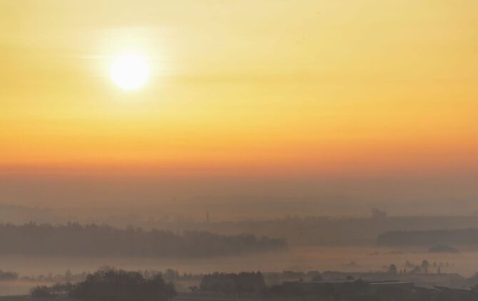 Saharastaub - trübe Sonne am grauen Himmel