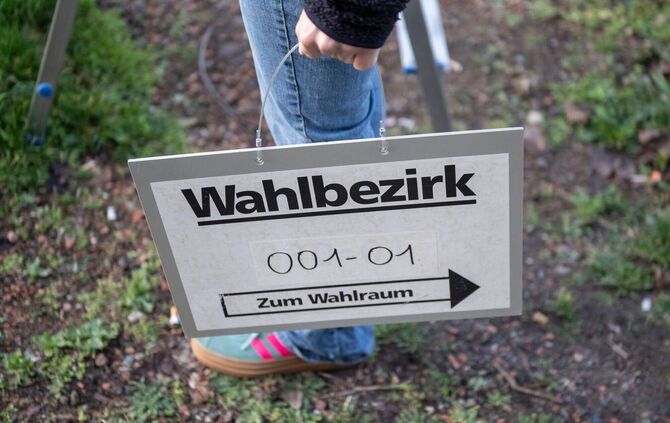 Wahlberechtigt sind nach Schätzungen des Statistischen Landesamts rund 7,7 Millionen Baden-Württembergerinnen und Baden-Württemb