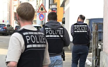 Gegen den mutmaßlichen Täter wird wegen gefährlicher Körperverletzung ermittelt.