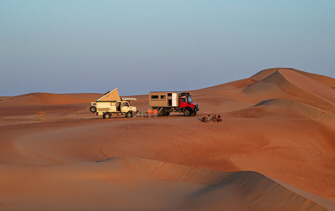 Mitten im Nirgendwo - die Reisegruppe ist gerade im Norden von Saudi-Arabien unterwegs.