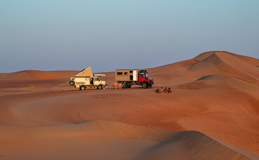 Mitten im Nirgendwo - die Reisegruppe ist gerade im Norden von Saudi-Arabien unterwegs.