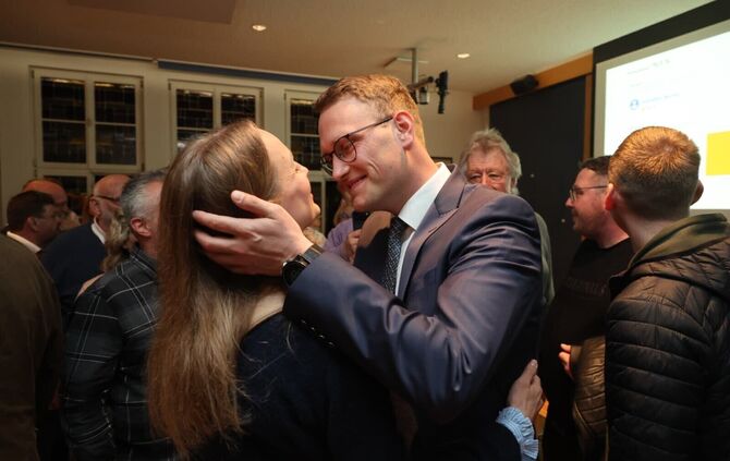 Im Glück: Wahlsiger Marcel Schindler mit Frau Sandra.