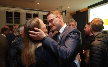 Im Glück: Wahlsiger Marcel Schindler mit Frau Sandra.