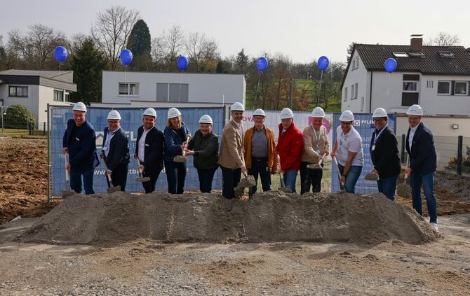 Spatenstich in der Gartenstraße.