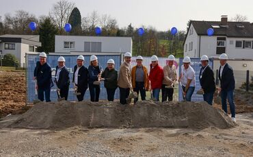 Spatenstich in der Gartenstraße.