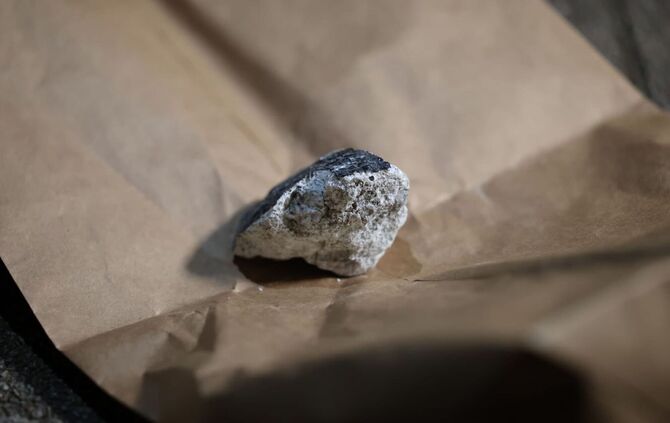 Teile eines Meteoriten beschädigen Häuser