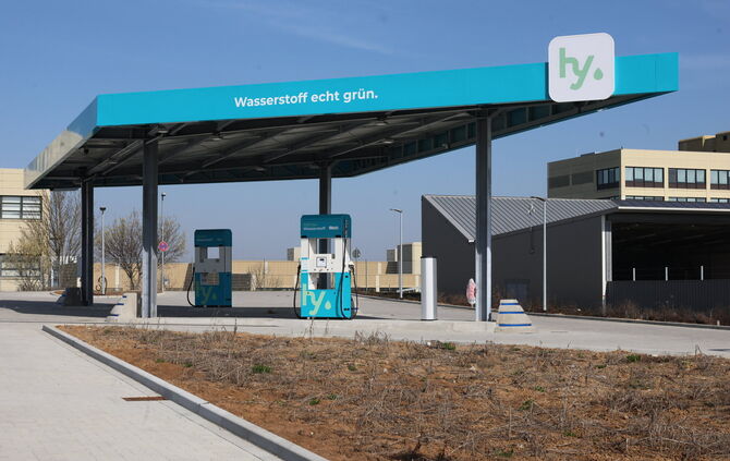 Die Wasserstoff-Tankstelle in der Stuttgarter Straße beim "Waiblinger Tor".