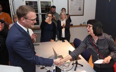 Marcel Schindler wurde mit deutlichen 75,3 Prozent zum neuen Bürgermeister gewählt. Ursula Jud, stellvertretende Bürgemeisterin