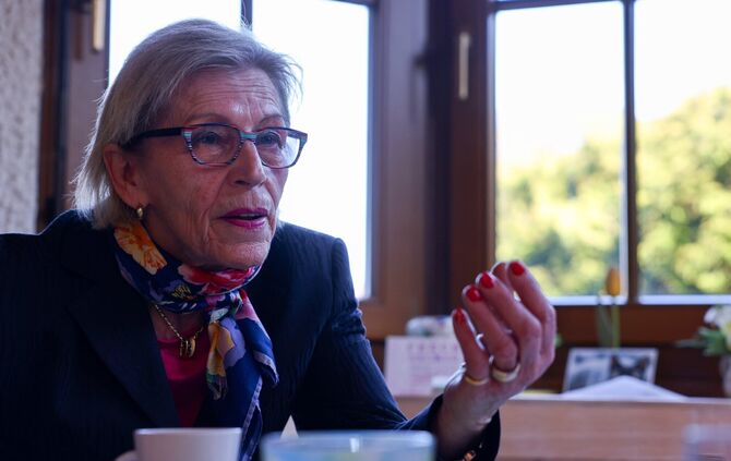 Hildegard-Ute Siebauer ist außer sich: Sie kam als Notfall ins Krankenhaus. Danach fehlte ihr Collier.