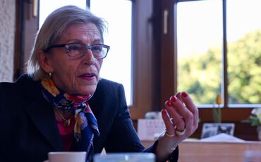 Hildegard-Ute Siebauer ist außer sich: Sie kam als Notfall ins Krankenhaus. Danach fehlte ihr Collier.