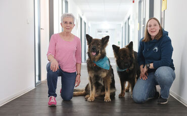 Doppeltes Mutter-Tochter-Gespann: Daniela und Jessica Nagl mit den Schäferhündinnen Daika und Viva sind zwei der insgesamt acht 