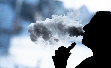 Eine dampfen – für viele Menschen in Deutschland ist das Alltag. (Symbolbild)