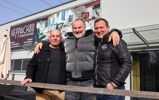 Freuen sich auf die Feier: Kiwanis-Vorstand Zoltán Bagaméry (Mitte) mit Remstalmarkt-Mack-Chef Rocco Capurso (re.) und Ilux-Chef