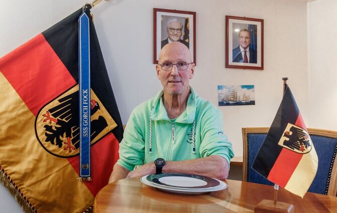 Verabschiedung vom Chef-Stewart der "Gorch Fock"