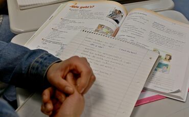 In einem Intergrationskurs wird nicht nur Deutsch gelehrt, sondern auch über Kultur, Werte und Traditionen informiert (Symbolfot