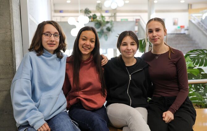 Schülerinnen der Rumold-Realschule: Laura Zeljko, Selina Garbaz, Elsjana Tota und Mia Glumac.