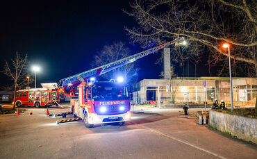 Am späten Montagabend, 9. März 2026, hat es im ehemaligen Mineralbad Cabrio in Endersbach gebrannt. Die Polizei geht von Brandst